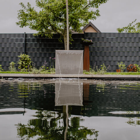 Swimmingpool oder Schwimmteich