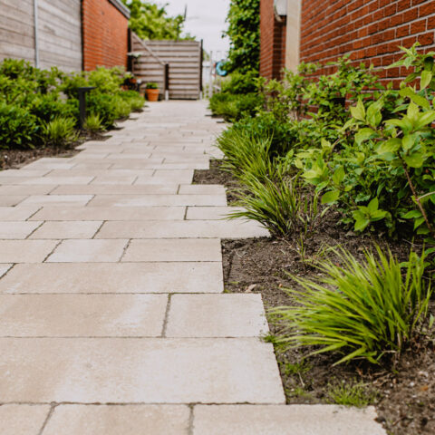 ML-GartenPlus_Galabau-Coesfeld_Referenzen_Umbaugarten_Coesfeld_Trittplatten-Quarzit