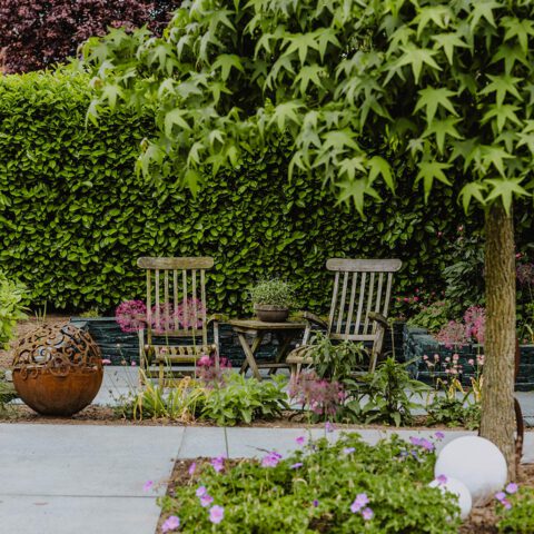 ML-GartenPlus_Galabau-Coesfeld_Referenzen-Garten-mit-ueberdachter-Sitzgelegenheit-und-Stillgewaesser-Schiefert