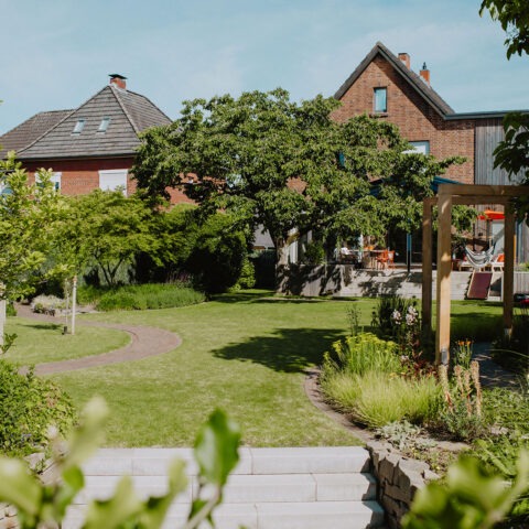 ML+_Referenzen-Naturnaher-Wandelgarten-2026-Quadrat-003
